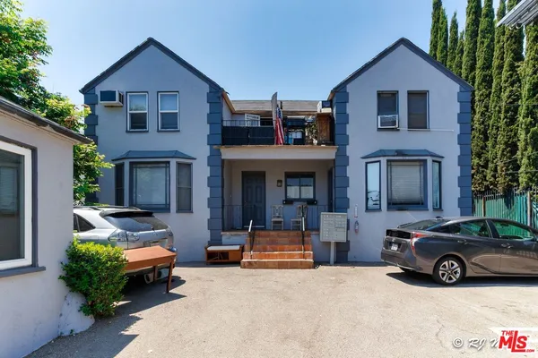 $2,099 | 11472 Ventura Boulevard, Unit E, Studio City, CA 91604