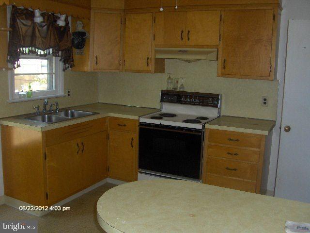 1813 Hemlock Road Lancaster, PA 17603 - Photo 4 of 10 Gallery Image 4