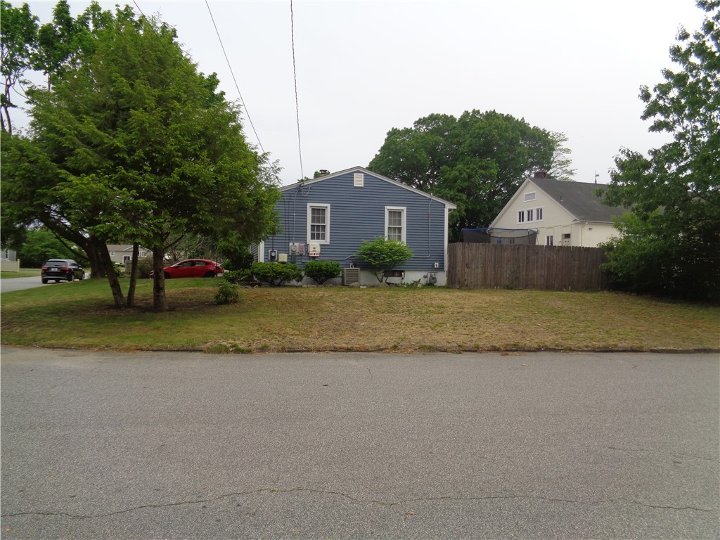 5 Monterey Road Warwick, RI 02889 - Photo 3 of 29 Gallery Image 3