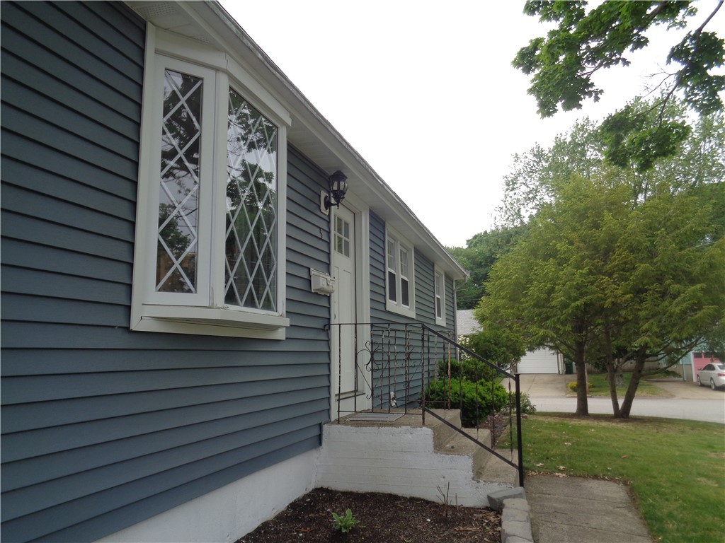 5 Monterey Road Warwick, RI 02889 - Photo 4 of 29 Gallery Image 4
