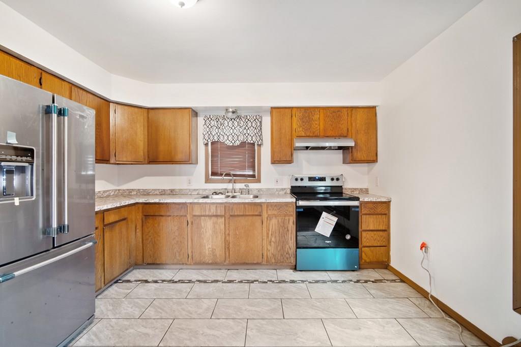 473 Central Street Springfield, MA 01105 - Photo 3 of 10 Gallery Image 3