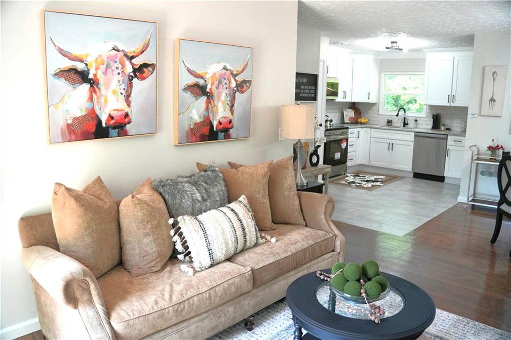 145 Beaverdam Road Winterville, GA 30683 - Photo 4 of 53 a living room with furniture and a painting