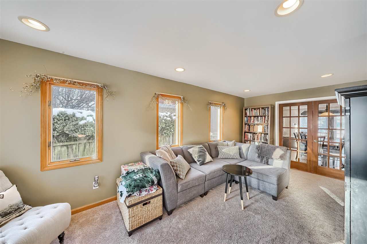 1861 Broadstone Road Grosse Pointe, MI 48236 - Photo 8 of 59 50065770-7.JPG