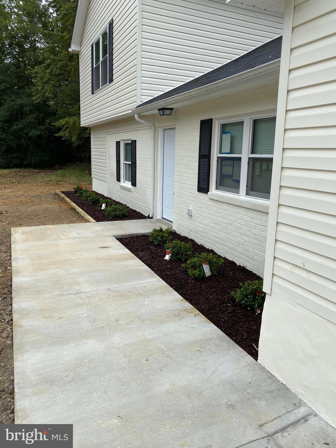 15702 Livingston Road Accokeek, MD 20607 - Photo 2 of 25 Front view of home with nice landscaping