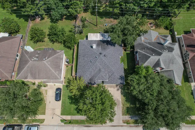 an aerial view of a house with outdoor space and lake view