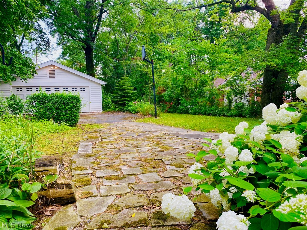 2512 Lee Road Cleveland, OH 44118 - Photo 4 of 35 Stone Patio