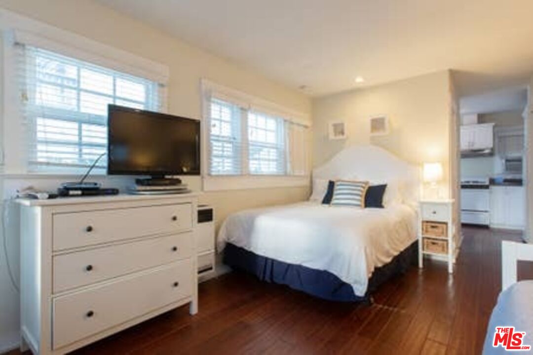 2318 Strongs Drive Venice, CA 90291 - Photo 11 of 19 a bedroom with a bed and a flat screen tv