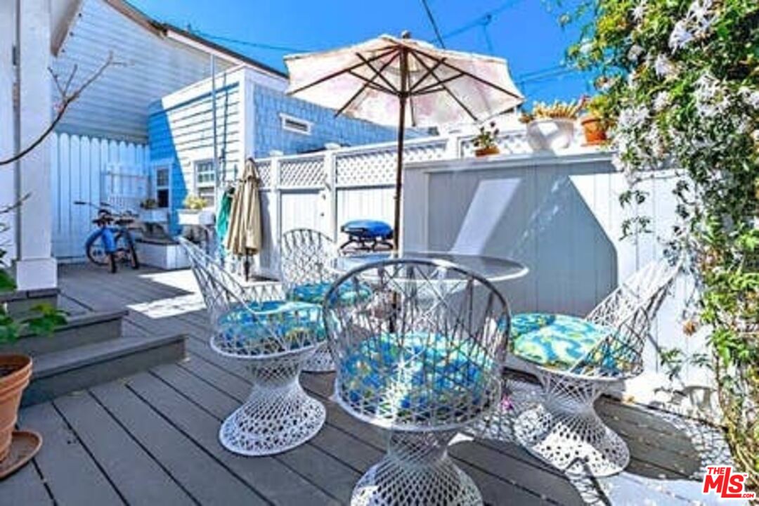 2318 Strongs Drive Venice, CA 90291 - Photo 14 of 19 a view of a patio with table and chairs potted plants