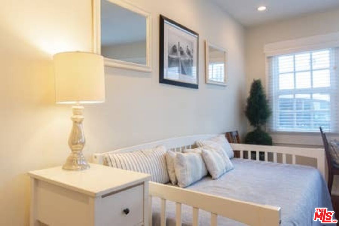 2318 Strongs Drive Venice, CA 90291 - Photo 15 of 19 a bedroom with a bed and a window
