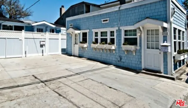 a view of a large white building