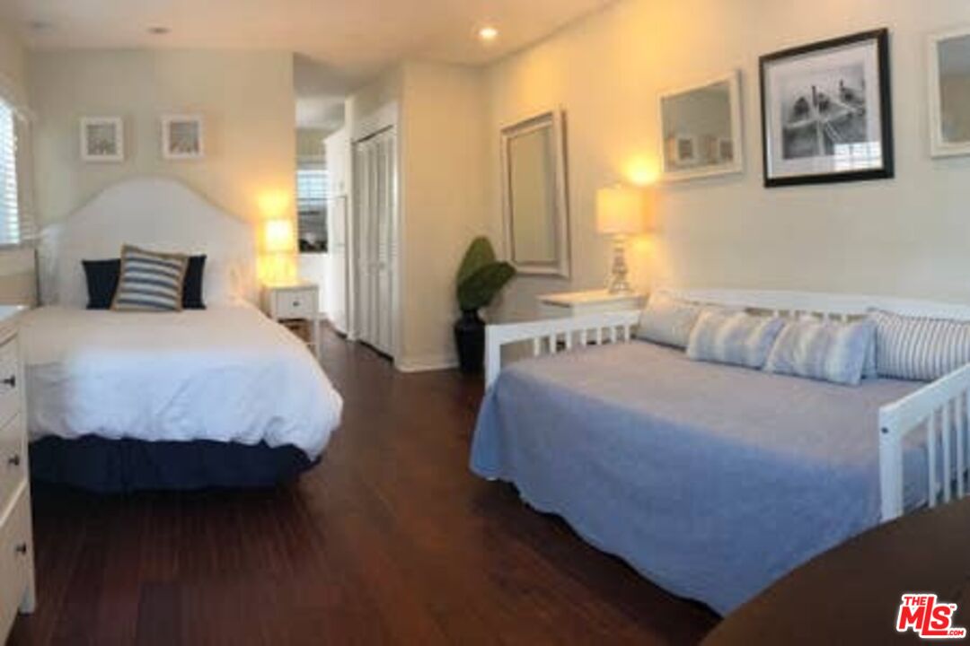 2318 Strongs Drive Venice, CA 90291 - Photo 10 of 19 a bedroom with bed and a night stand