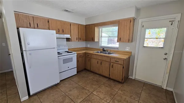 $1,250 | 5347 Satsuma Drive, Zephyrhills, FL 33542