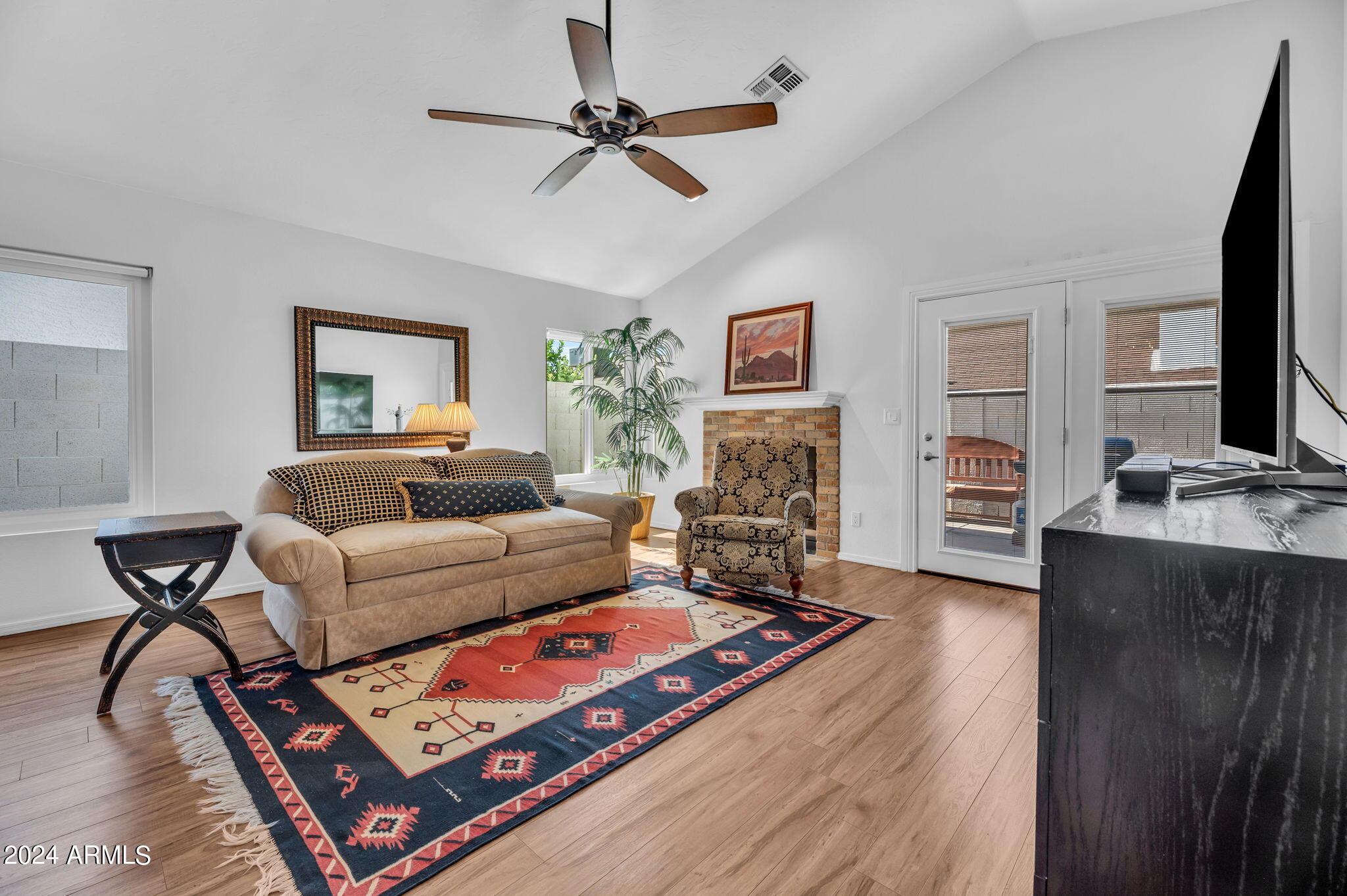 3305 East Clark Road Phoenix, AZ 85050 - Photo 20 of 28 Open living room