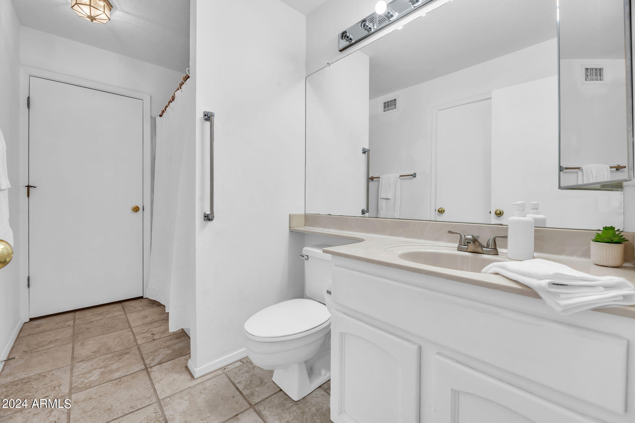 3305 East Clark Road Phoenix, AZ 85050 - Photo 21 of 28 bathroom 2