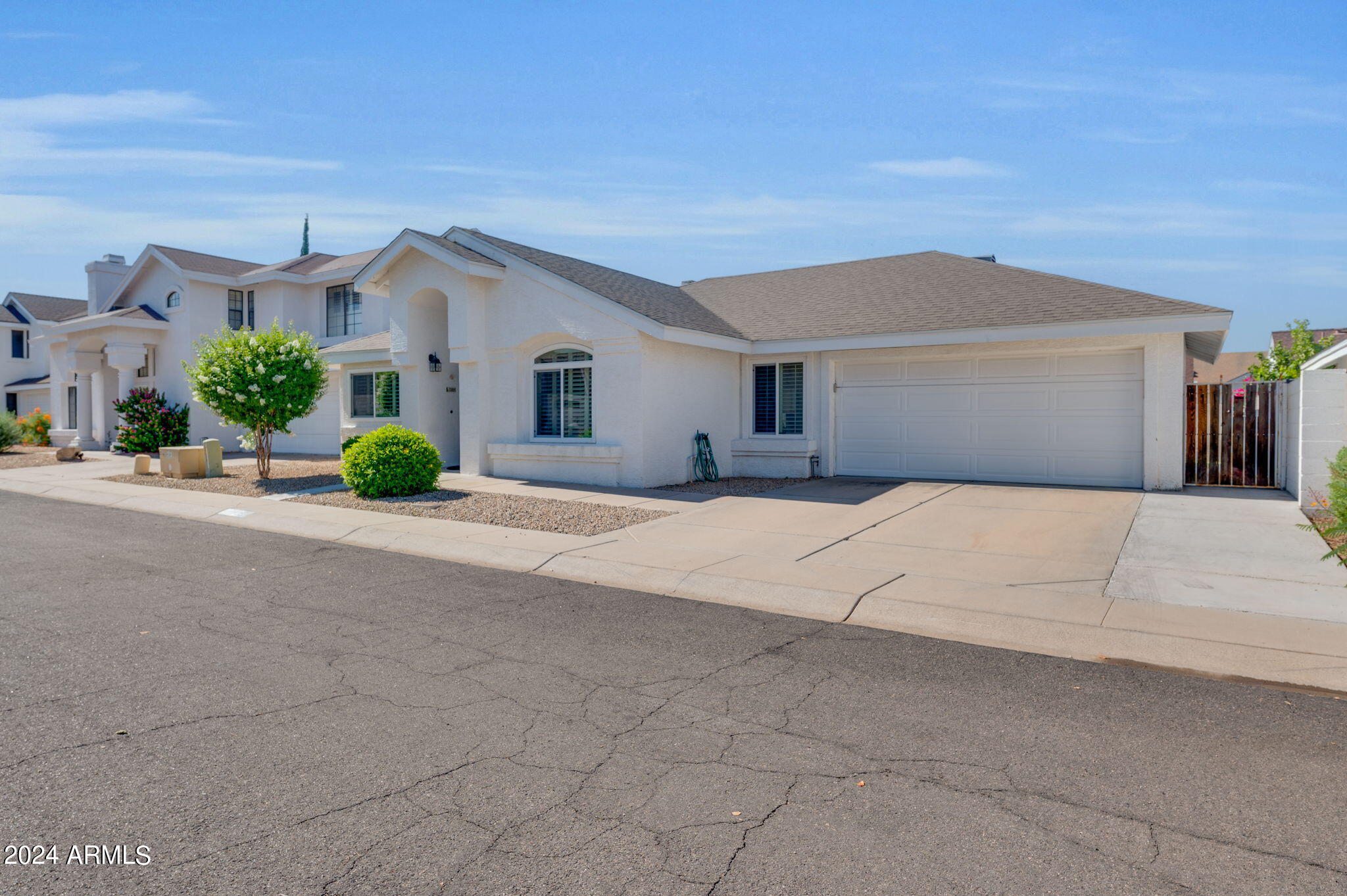 3305 East Clark Road Phoenix, AZ 85050 - Photo 3 of 28 2 car garage