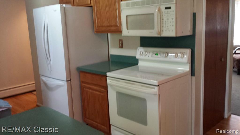 2530 South Commerce Road Walled Lake, MI 48390 - Photo 16 of 19 20140616_182115.jpg