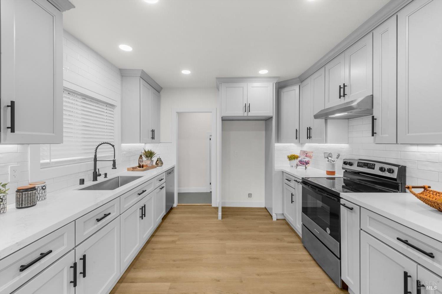 435 Alhambra Street Crockett, CA 94525 - Photo 12 of 38