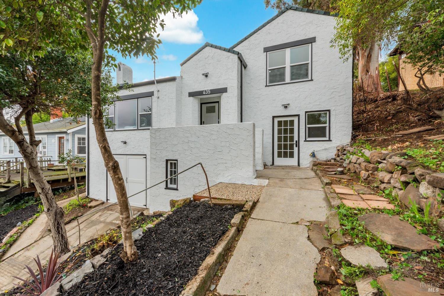 435 Alhambra Street Crockett, CA 94525 - Photo 2 of 38