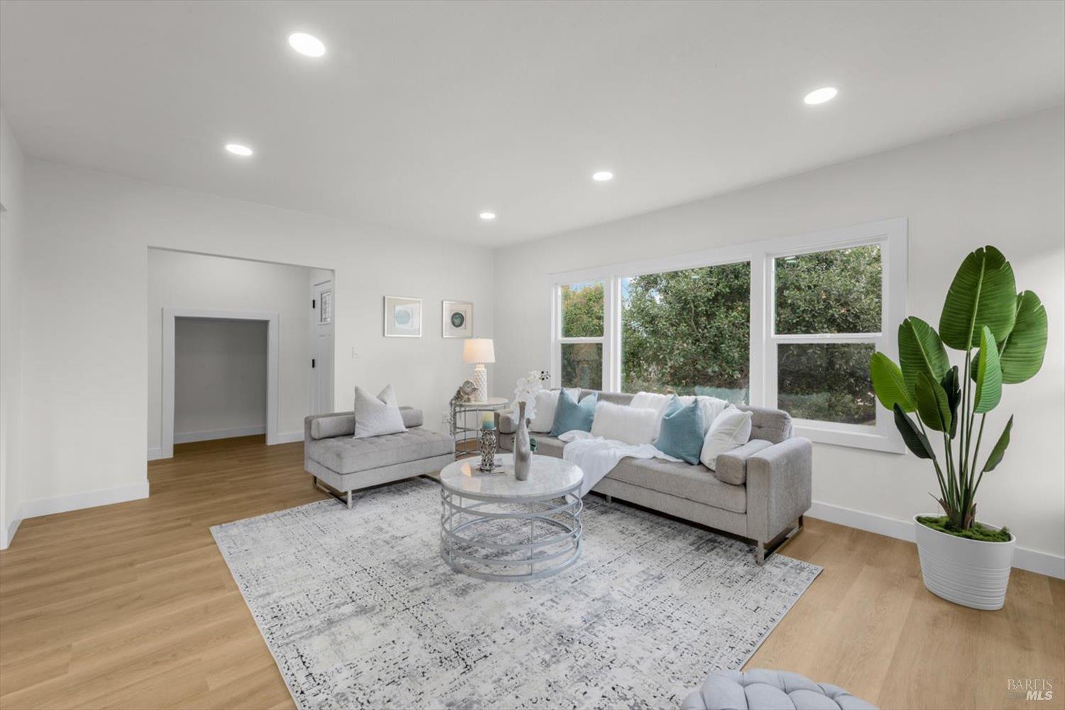 435 Alhambra Street Crockett, CA 94525 - Photo 5 of 38