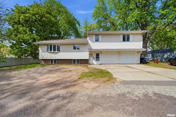 $249,900 | 1315 Prince Street, Pekin, IL 61554