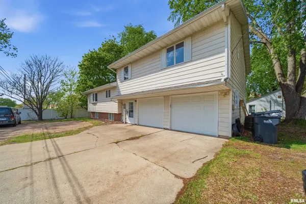 $249,900 | 1315 Prince Street, Pekin, IL 61554