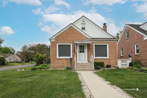 $250,000 | 2431 West Ridgeland Avenue, Waukegan, IL 60085