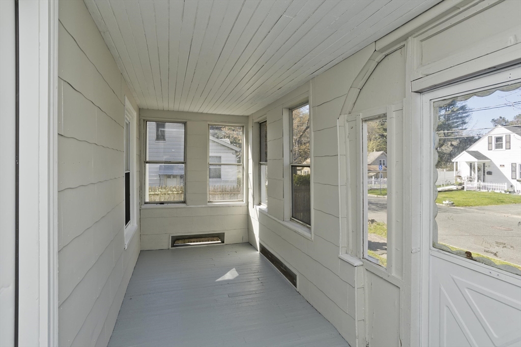 20 Goldenrod Street Springfield, MA 01109 - Photo 4 of 42 Gallery Image 4