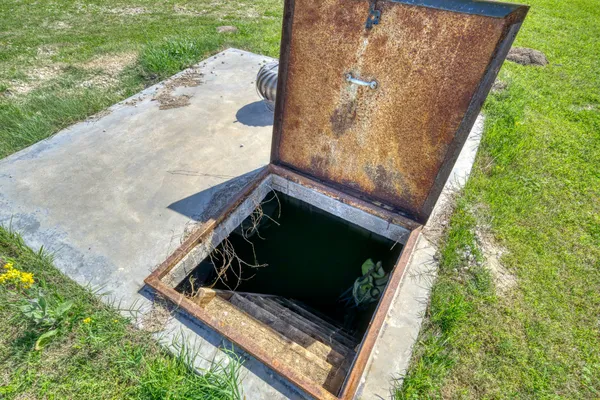 a view of an outdoor space with garden