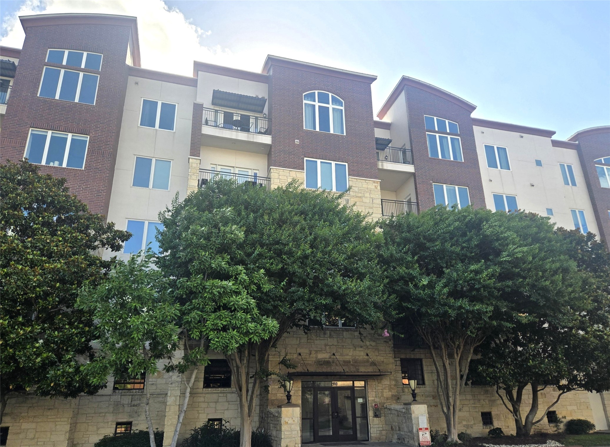 1900 Genesee Street, Unit 207 Houston, TX 77006 - Photo 1 of 50 Welcome to "The Vistas at Midtown" 1900 Genesee. Majestic building elevation boasting stucco, stone and brick veneer.