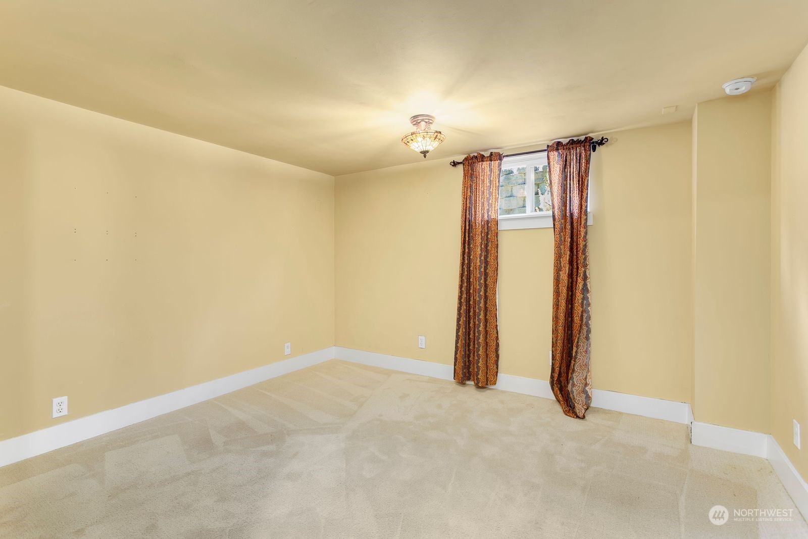 3102 8th Street Everett, WA 98201 - Photo 18 of 22 a view of a room with an empty space