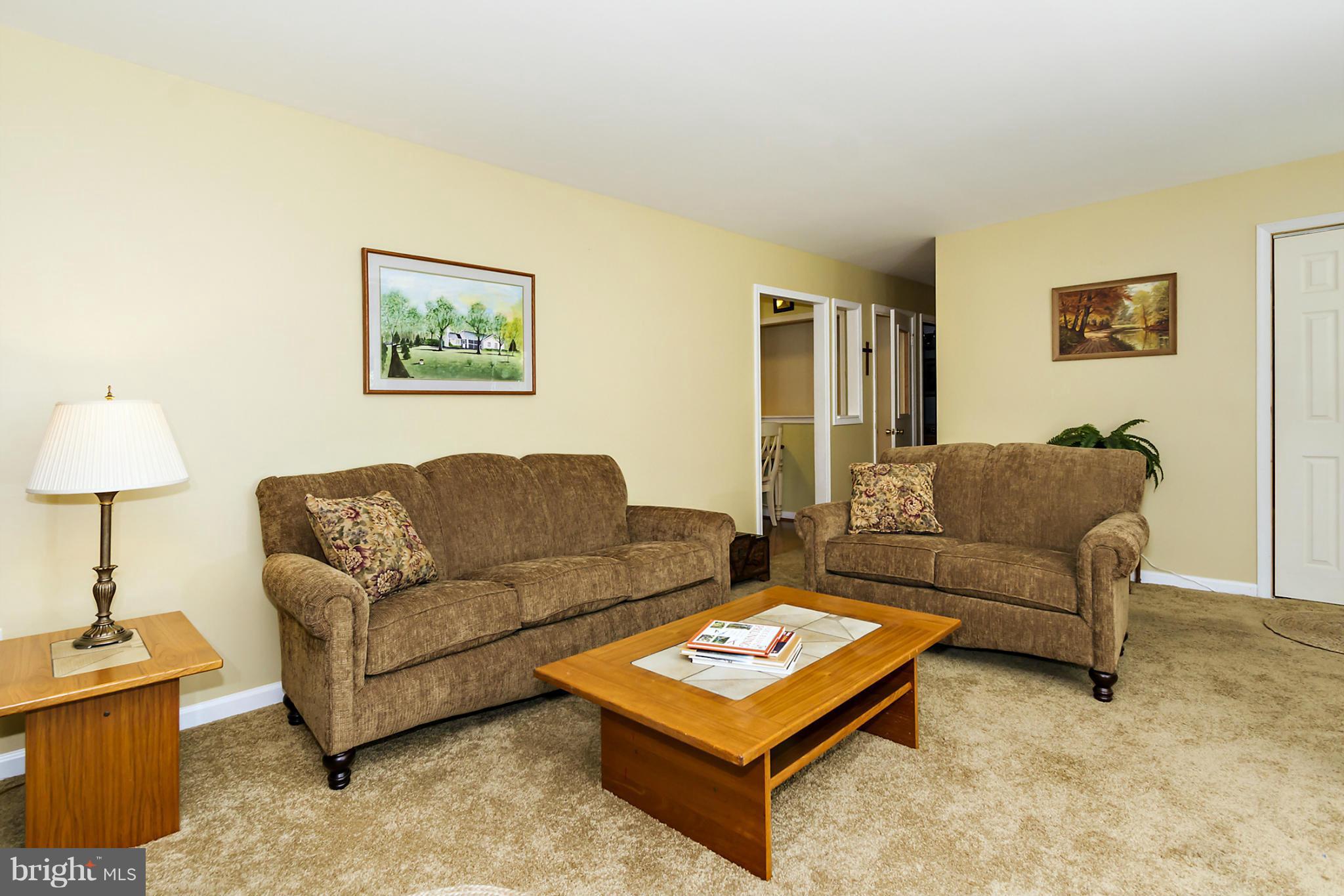 1543 Long Point Road Pasadena, MD 21122 - Photo 5 of 30 LIVING ROOM - VIEW 3