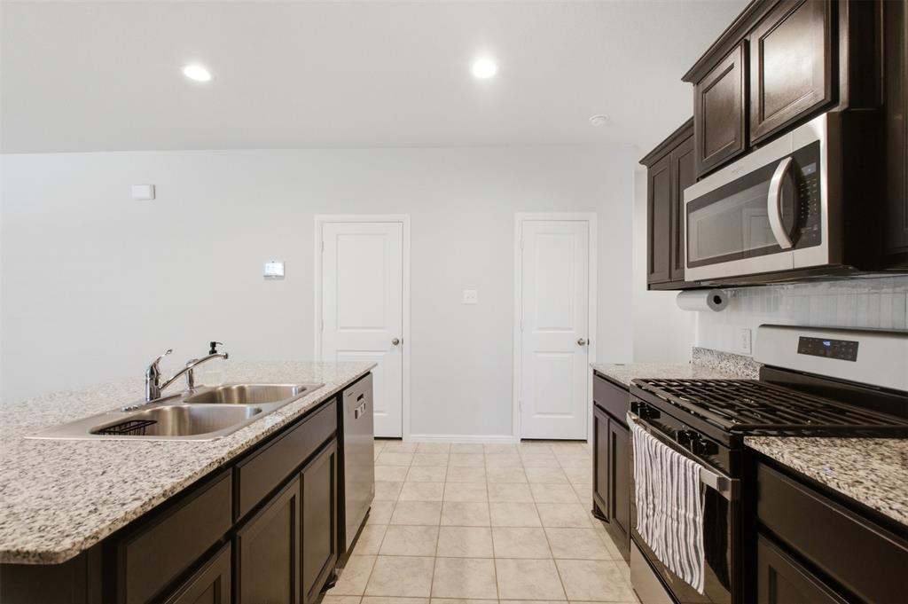 3713 Ridgeway Lane Argyle, TX 76226 - Photo 8 of 36