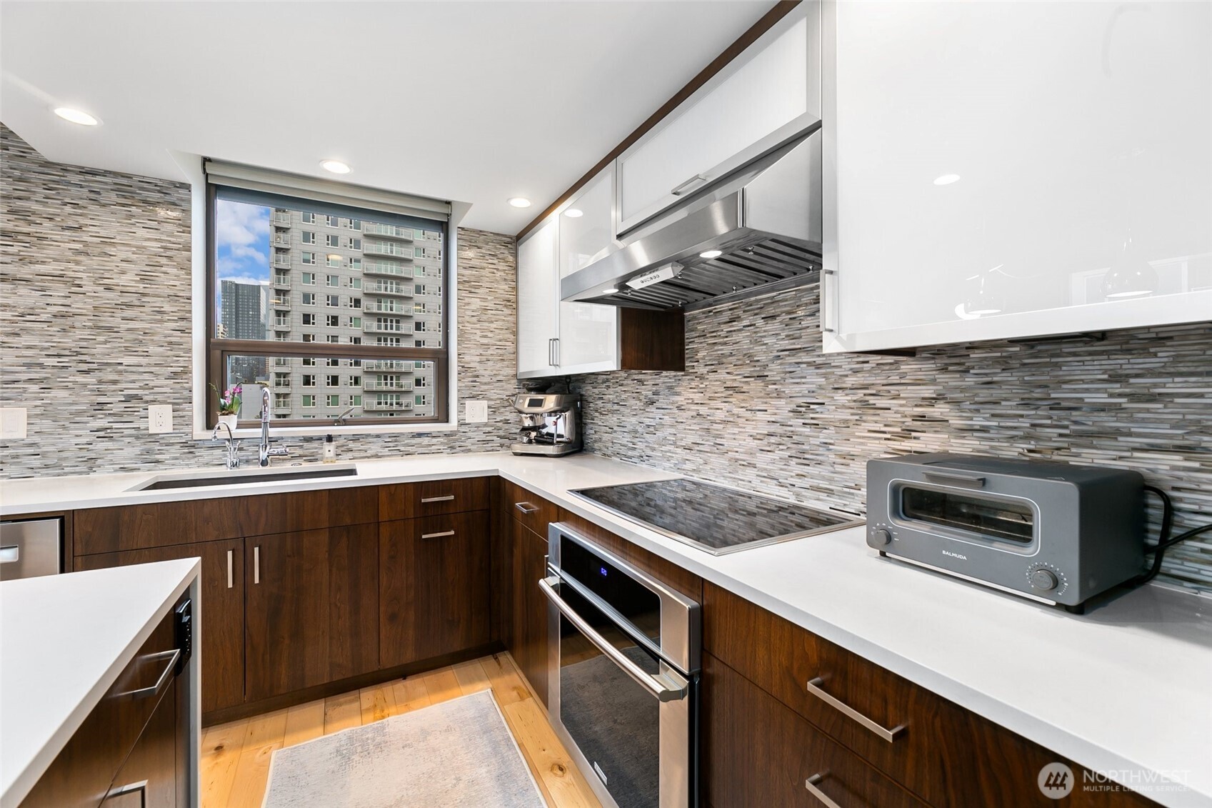 2621 2nd Avenue, Unit 1002 Seattle, WA 98121 - Photo 6 of 38