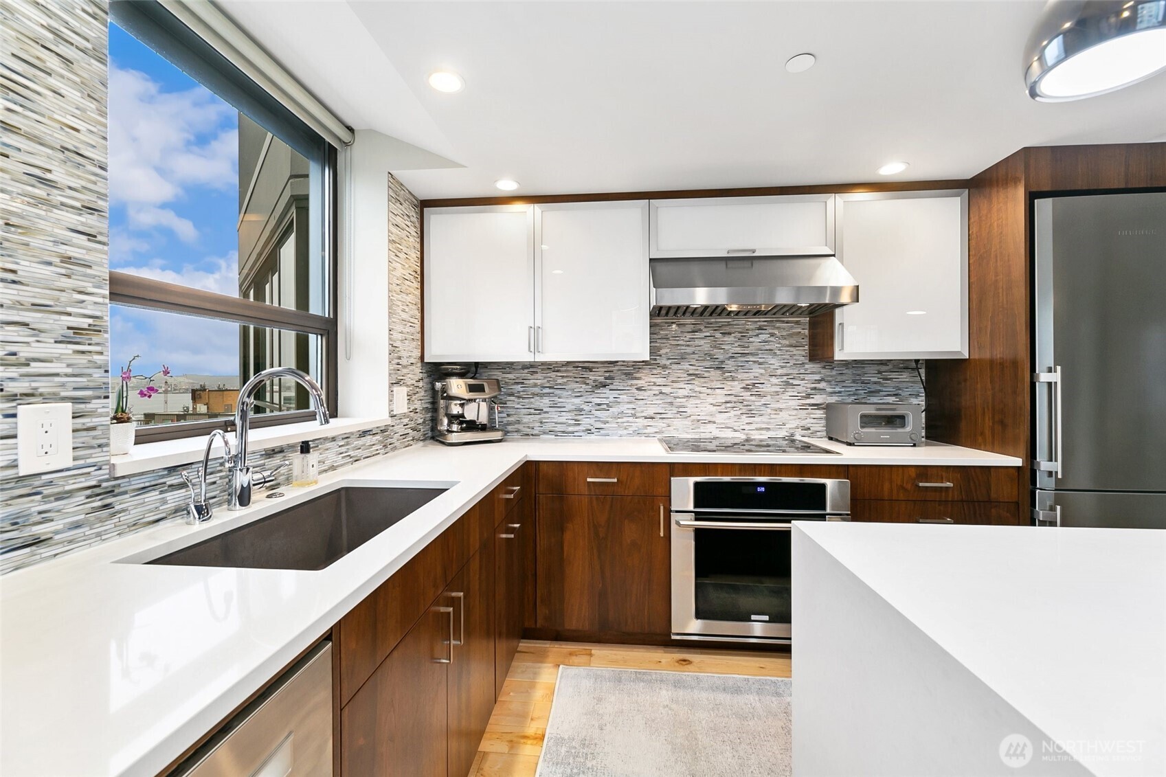 2621 2nd Avenue, Unit 1002 Seattle, WA 98121 - Photo 7 of 38