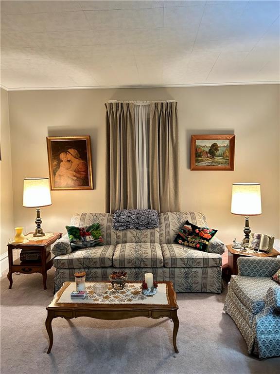 514 South Washington Street Butler, PA 16001 - Photo 6 of 27 a living room with furniture and a lamp
