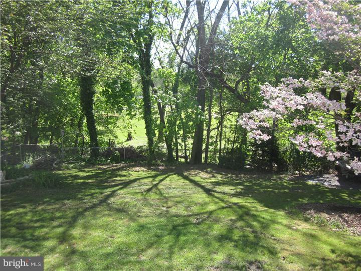 34 Flamingo Road Hatboro, PA 19040 - Photo 15 of 19 View in Back