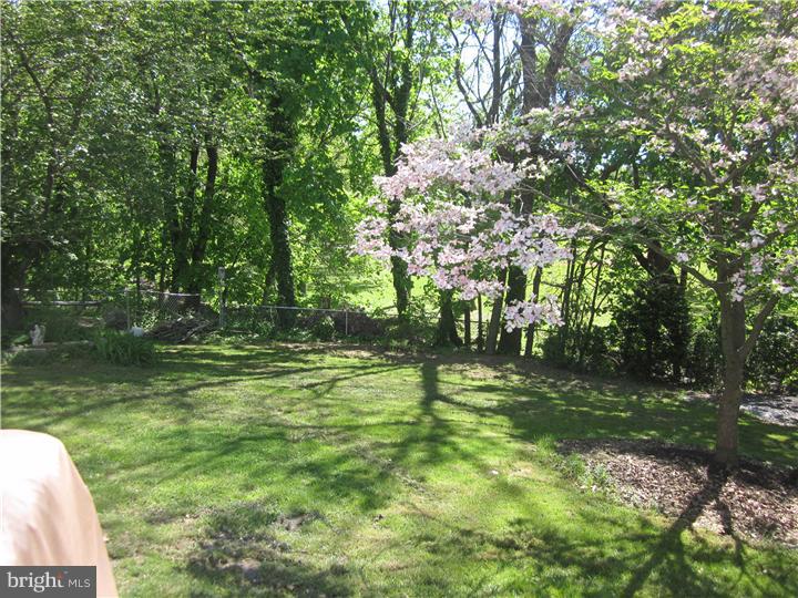 34 Flamingo Road Hatboro, PA 19040 - Photo 16 of 19 View in Back