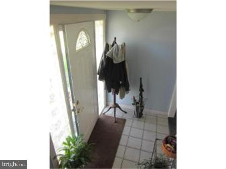 34 Flamingo Road Hatboro, PA 19040 - Photo 3 of 19 Foyer