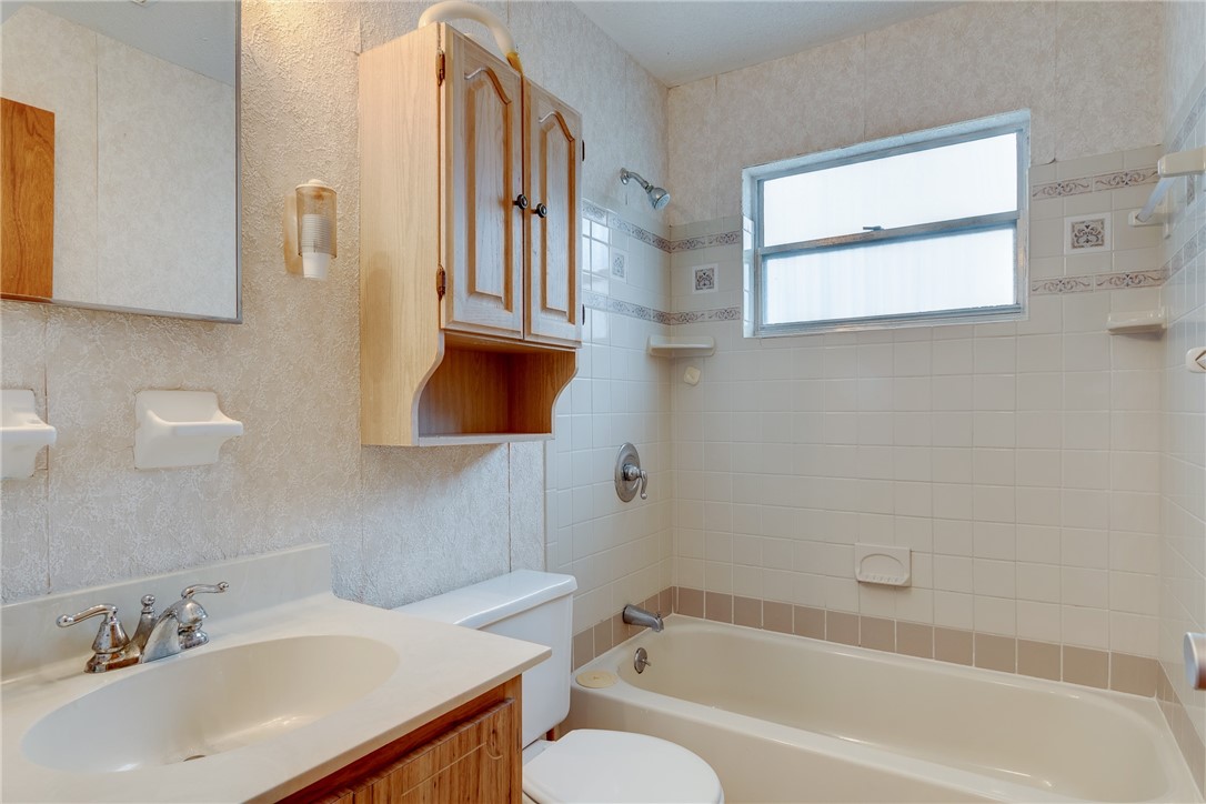 325 Perch Lane Sebastian, FL 32958 - Photo 14 of 26 a bathroom with a sink and a bathtub