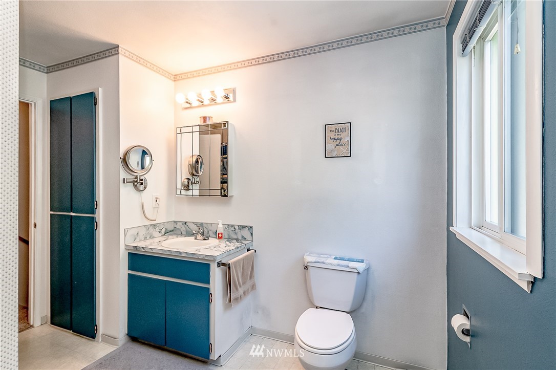 15911 OK Mill Road Snohomish, WA 98290 - Photo 15 of 40 a bathroom with a toilet a sink and a mirror