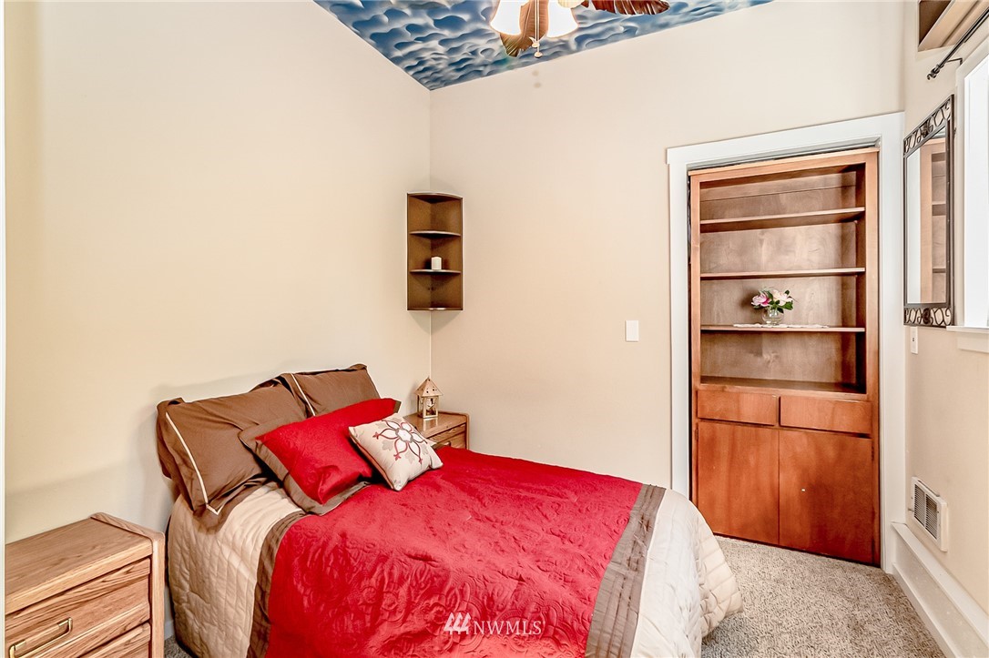 15911 OK Mill Road Snohomish, WA 98290 - Photo 31 of 40 a bedroom with a bed and a closet