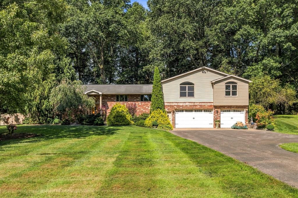 46 Country Club Road Grove City, PA 16127 - Photo 1 of 33 Gallery Image 1