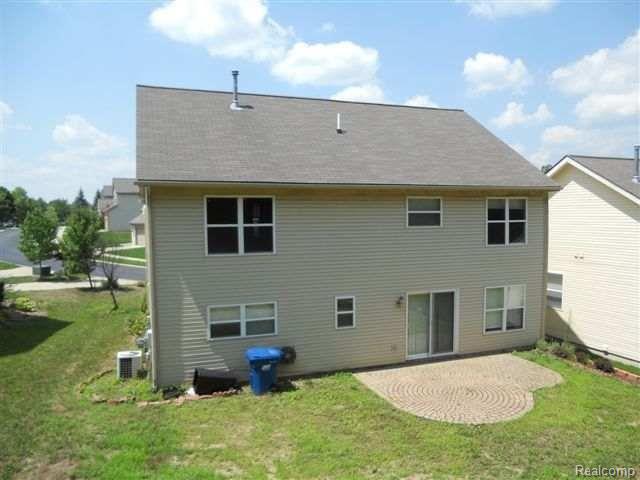 130 Eagle Ridge Road Lake Orion, MI 48360 - Photo 2 of 8 rear view