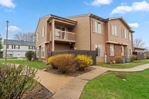 $239,900 | 15 D Fernwood Drive, Bolingbrook, IL 60440