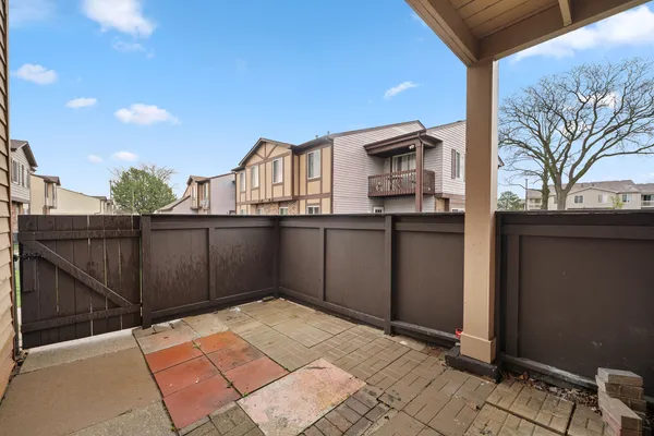 $239,900 | 15 D Fernwood Drive, Bolingbrook, IL 60440