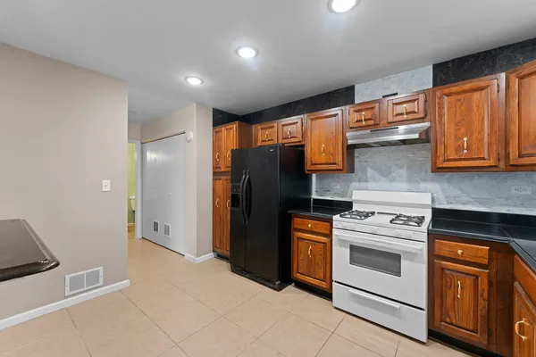 $239,900 | 15 D Fernwood Drive, Bolingbrook, IL 60440