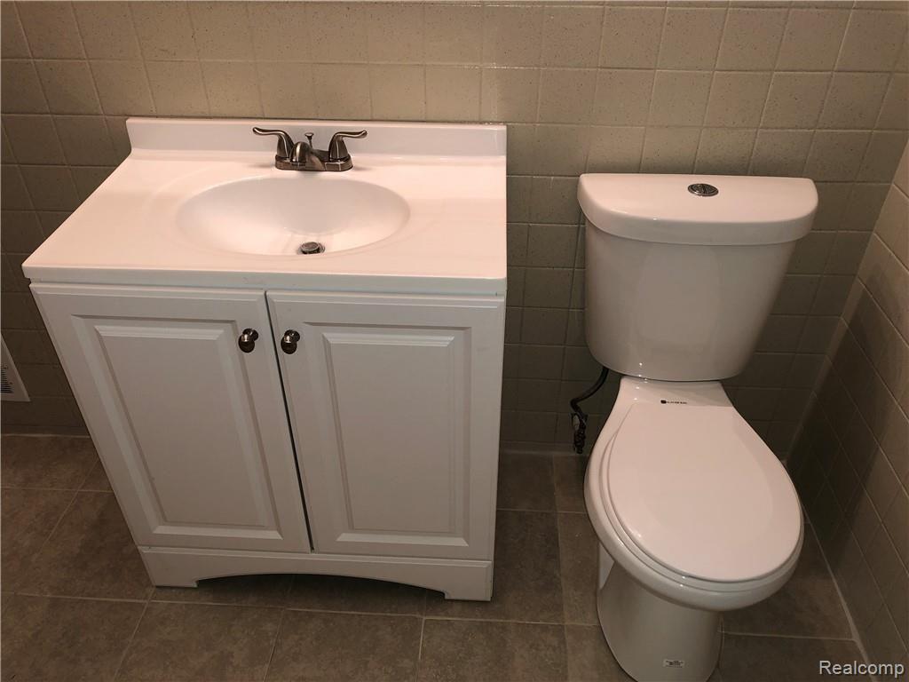 22821 Roxana Avenue Eastpointe, MI 48021 - Photo 7 of 13 IMG_0233.JPG