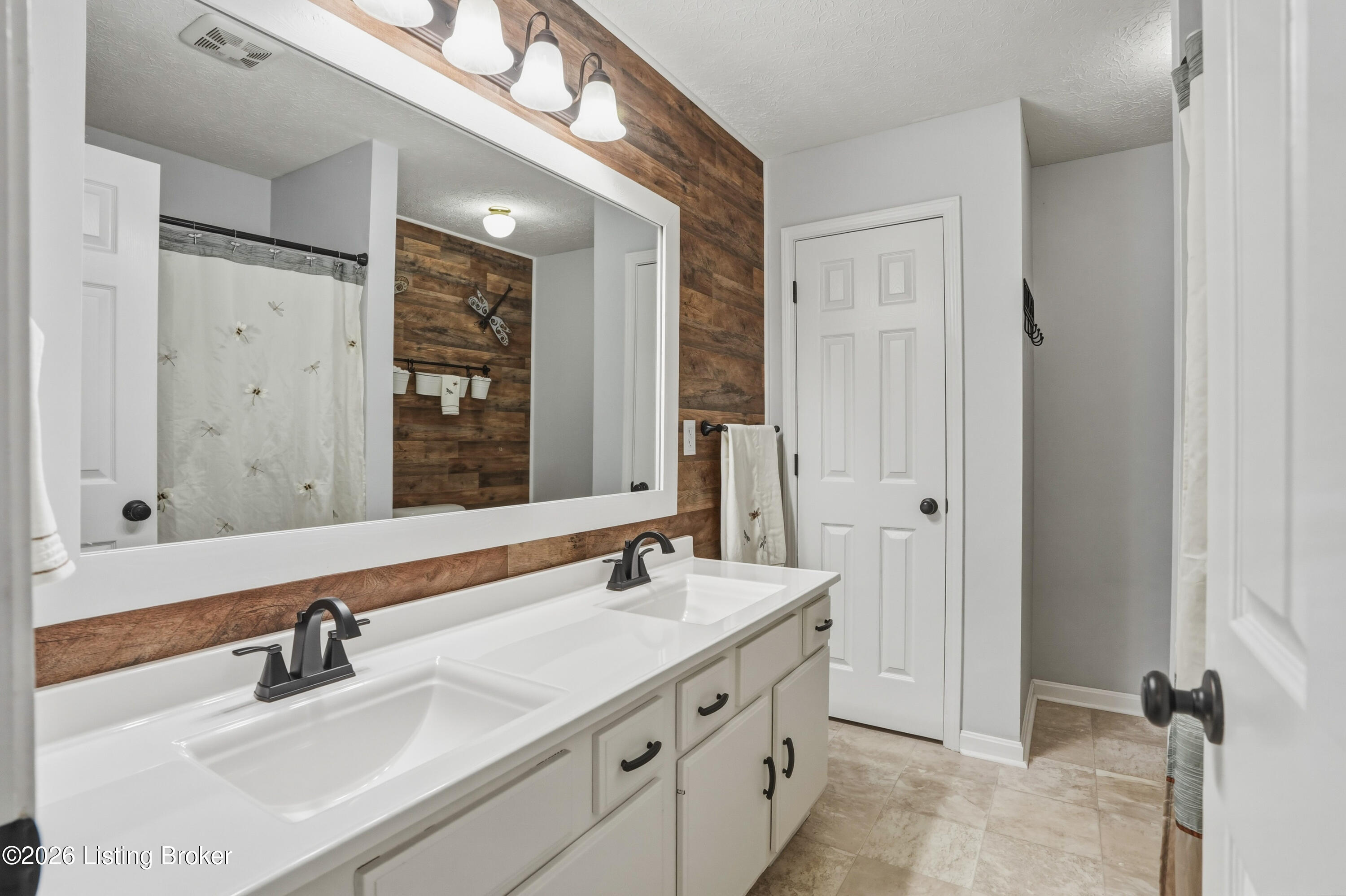 312 Cedar Point Road Mount Eden, KY 40046 - Photo 7 of 72 44_Interior-PrimaryBath-Vanity2