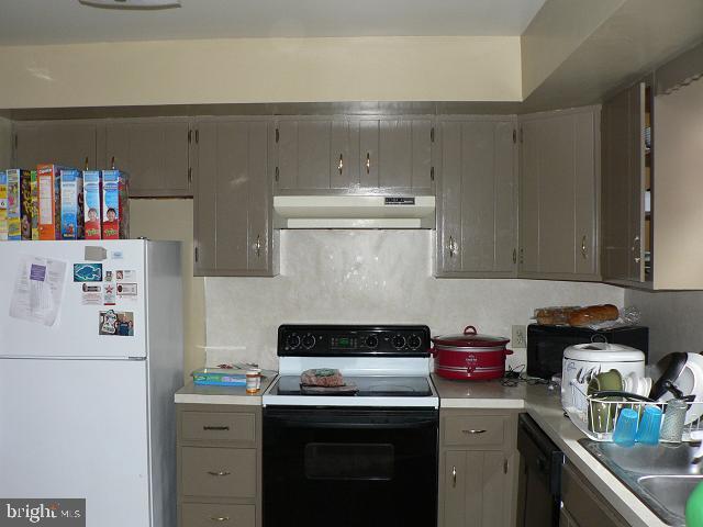 647 South Cedar Street Lititz, PA 17543 - Photo 2 of 4