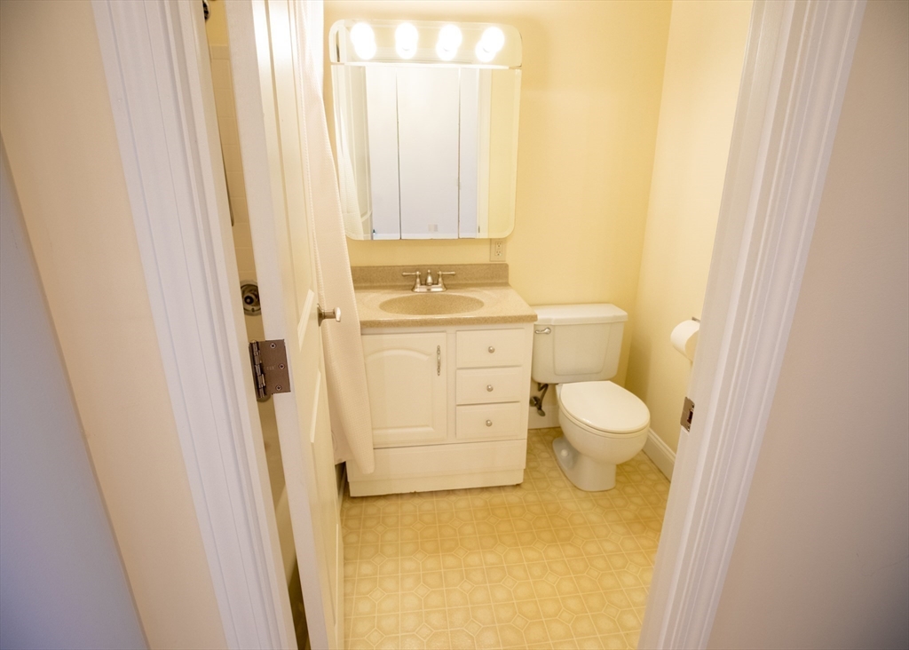 16 Balmoral Street, Unit 417 Andover, MA 01810 - Photo 12 of 20